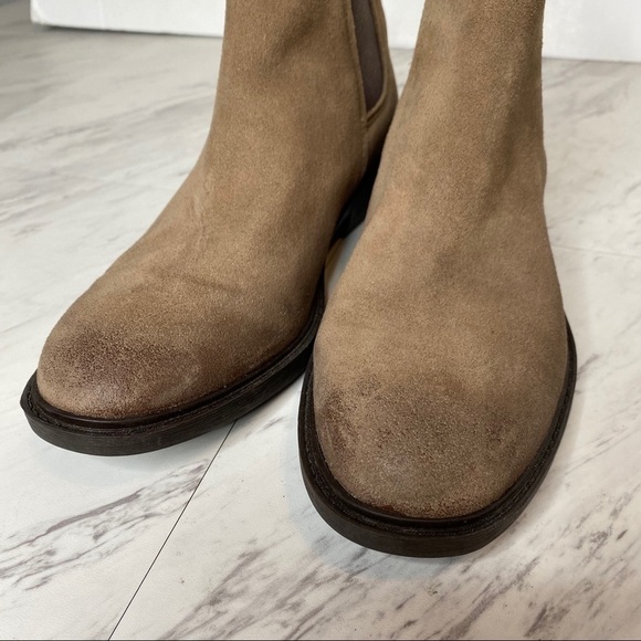 UGG Tan Brown Chelsea Suede Bootie 9 - Picture 8 of 14